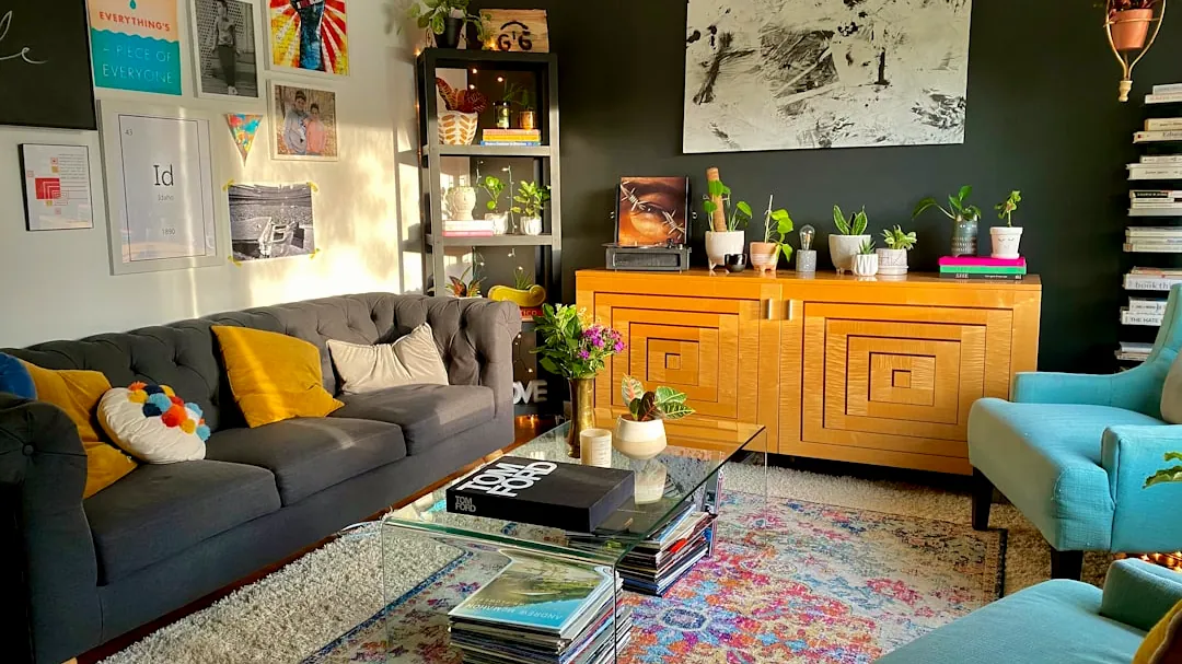 Renter-Friendly Accent Walls for NYC Apartments: What Actually Adds Warmth Without Closing In a Small Space